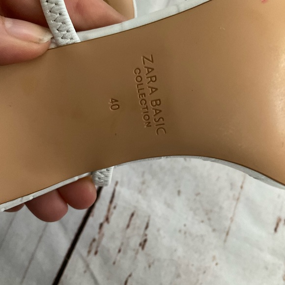 ZARA ALLIGATOR EMBOSSED WHITE STRAPPY HEELED SANDALS - Picture 4 of 9